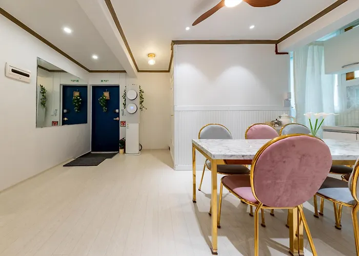 Gangnam Daiso Hakdong Station Exit 4 7 Minutes On Foot From Olive Mooshinsa Family Trip Laundry Luggage Storage Business Trip Comfortable Bed * ソウル特別市